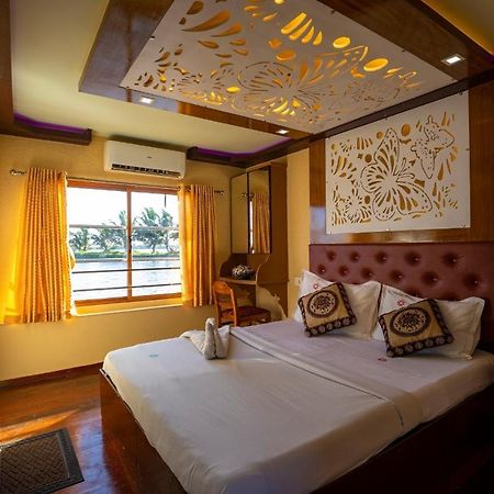 Hotel Coco Floatel Alappuzha Exterior foto