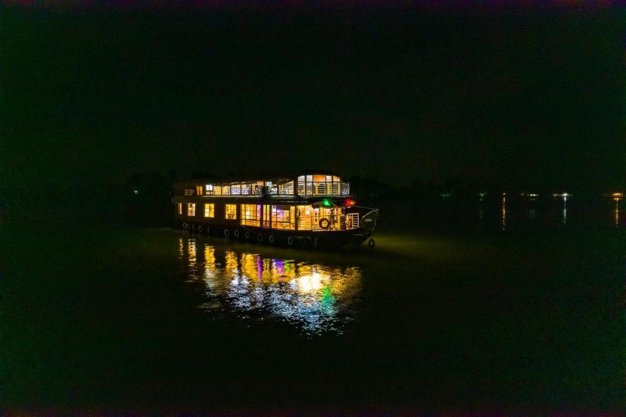 Hotel Coco Floatel Alappuzha Exterior foto